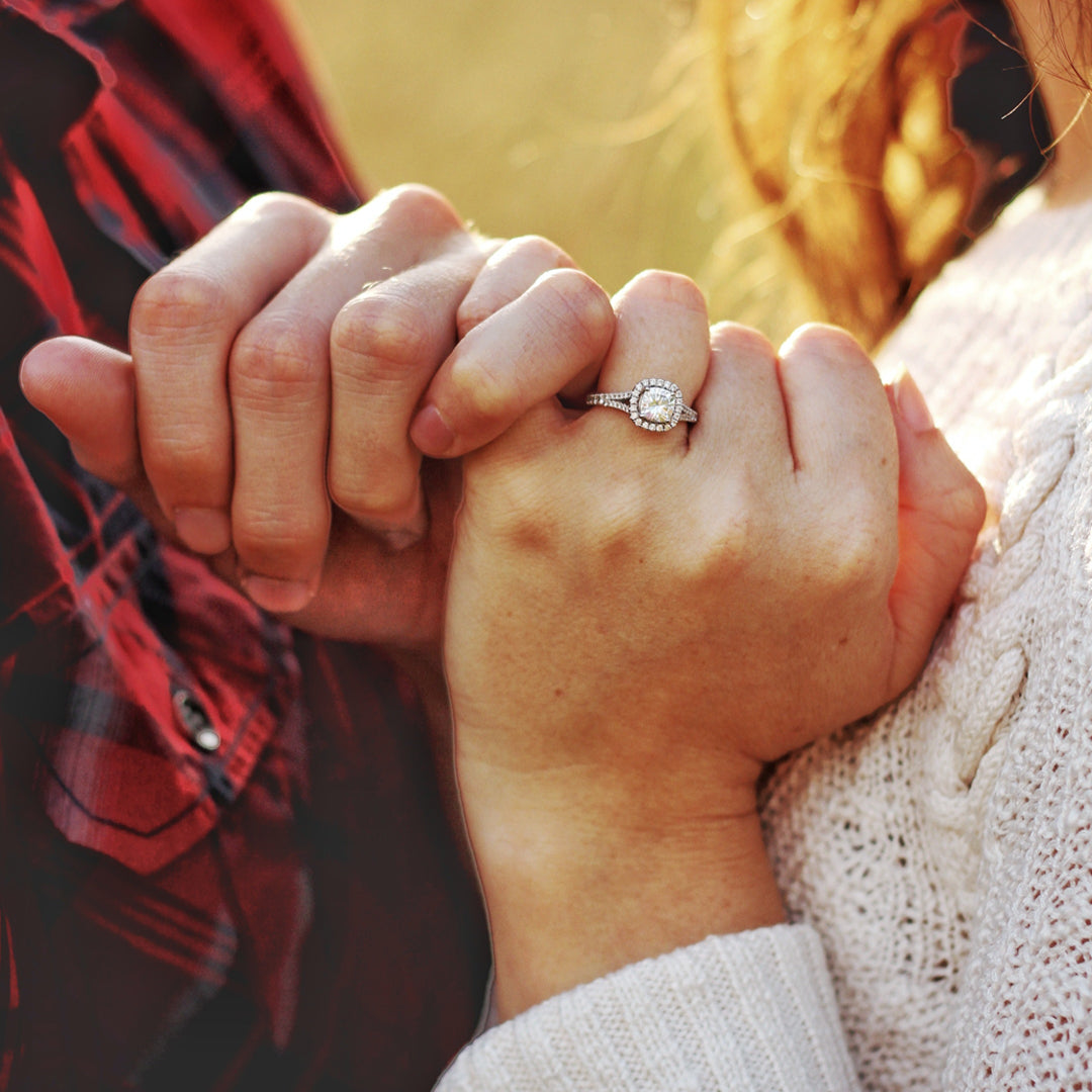 Engagement Ring - To Buy With Or Without?