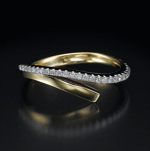Ribbon diamond ring