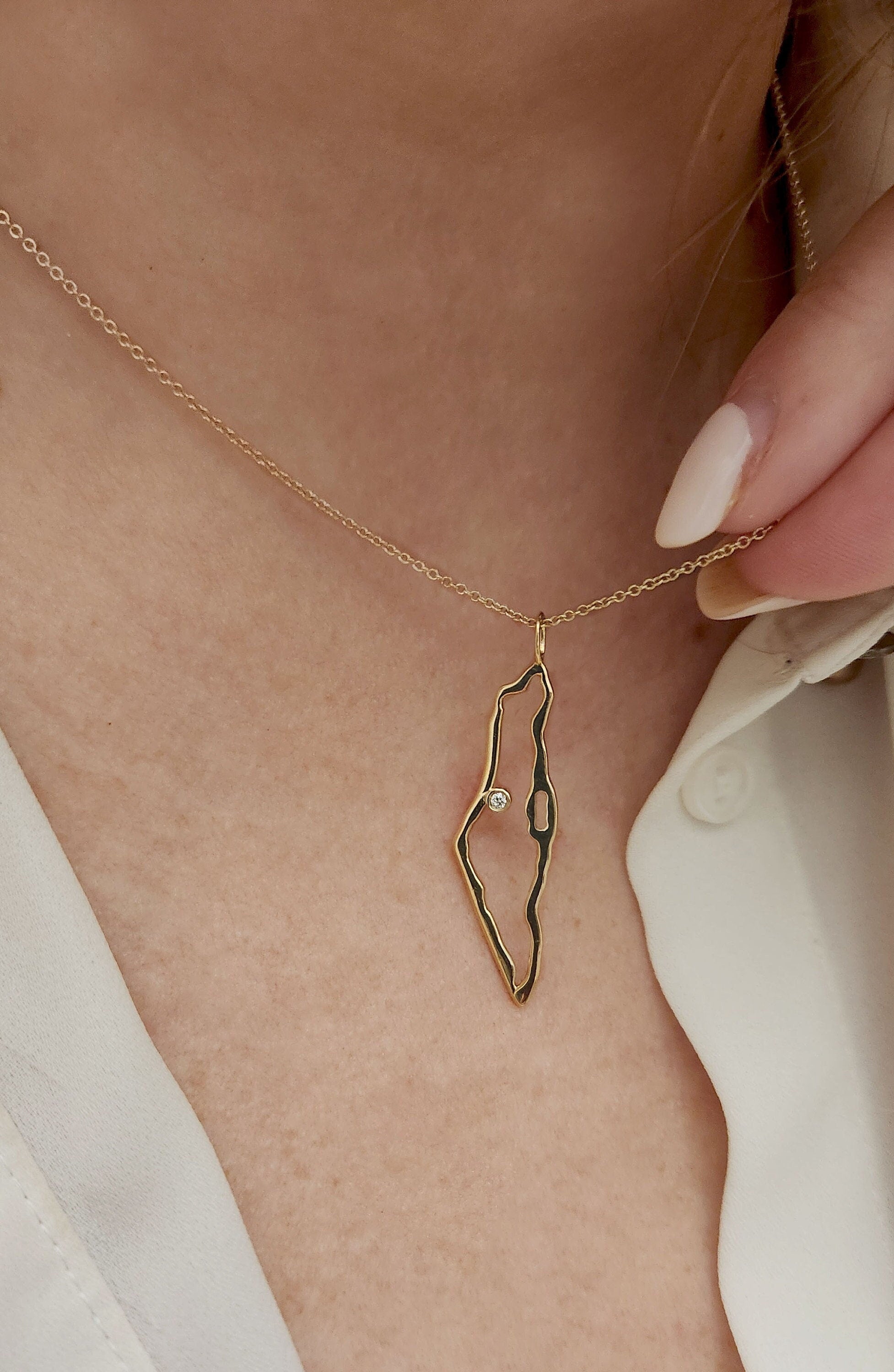 Diamond map of Israel 14K solid gold pendant