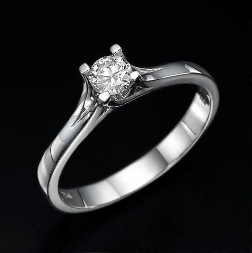 Twist prong white gold ring
